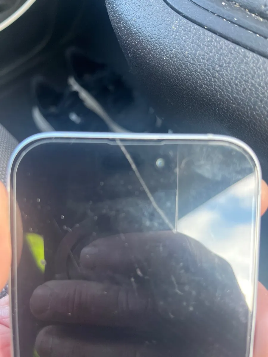 iPhone 15 has very small crack on top off screen - Image 3