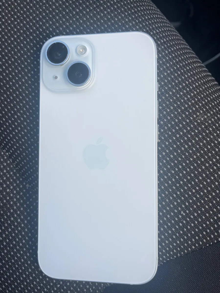 iPhone 15 has very small crack on top off screen - Image 2