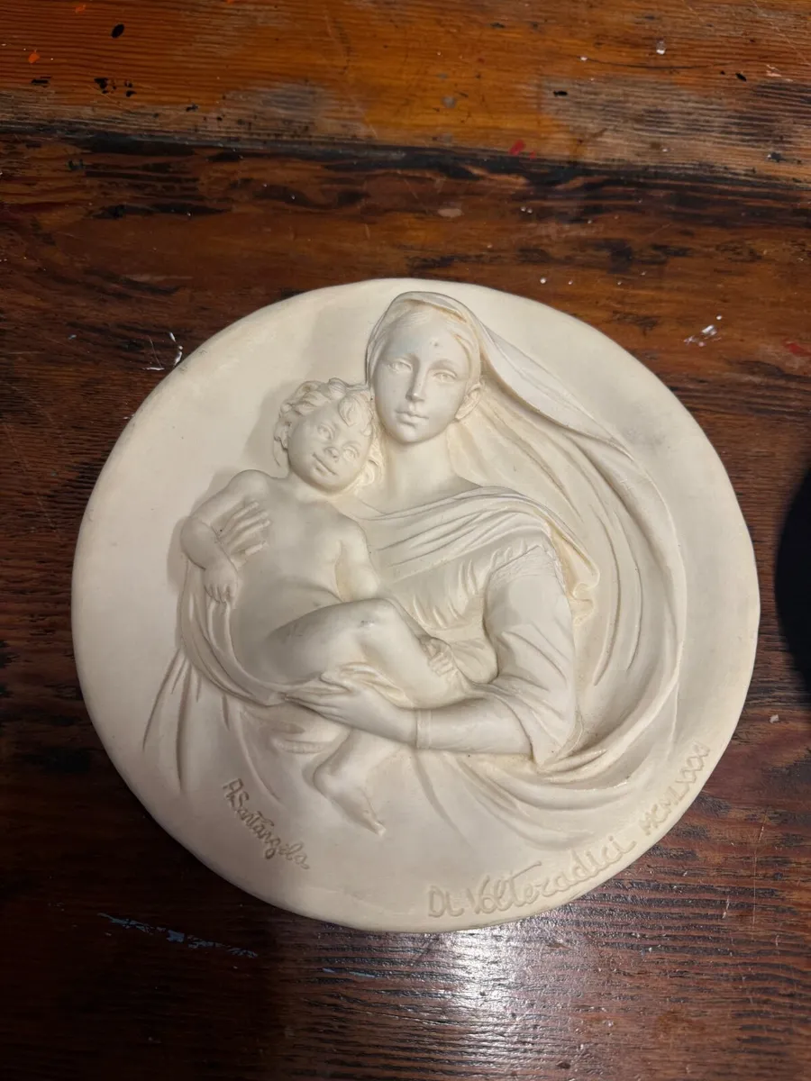 Four vintage religious alabaster wall plates. - Image 3