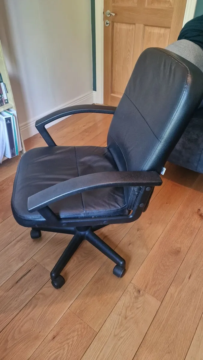 Office chair - Image 1