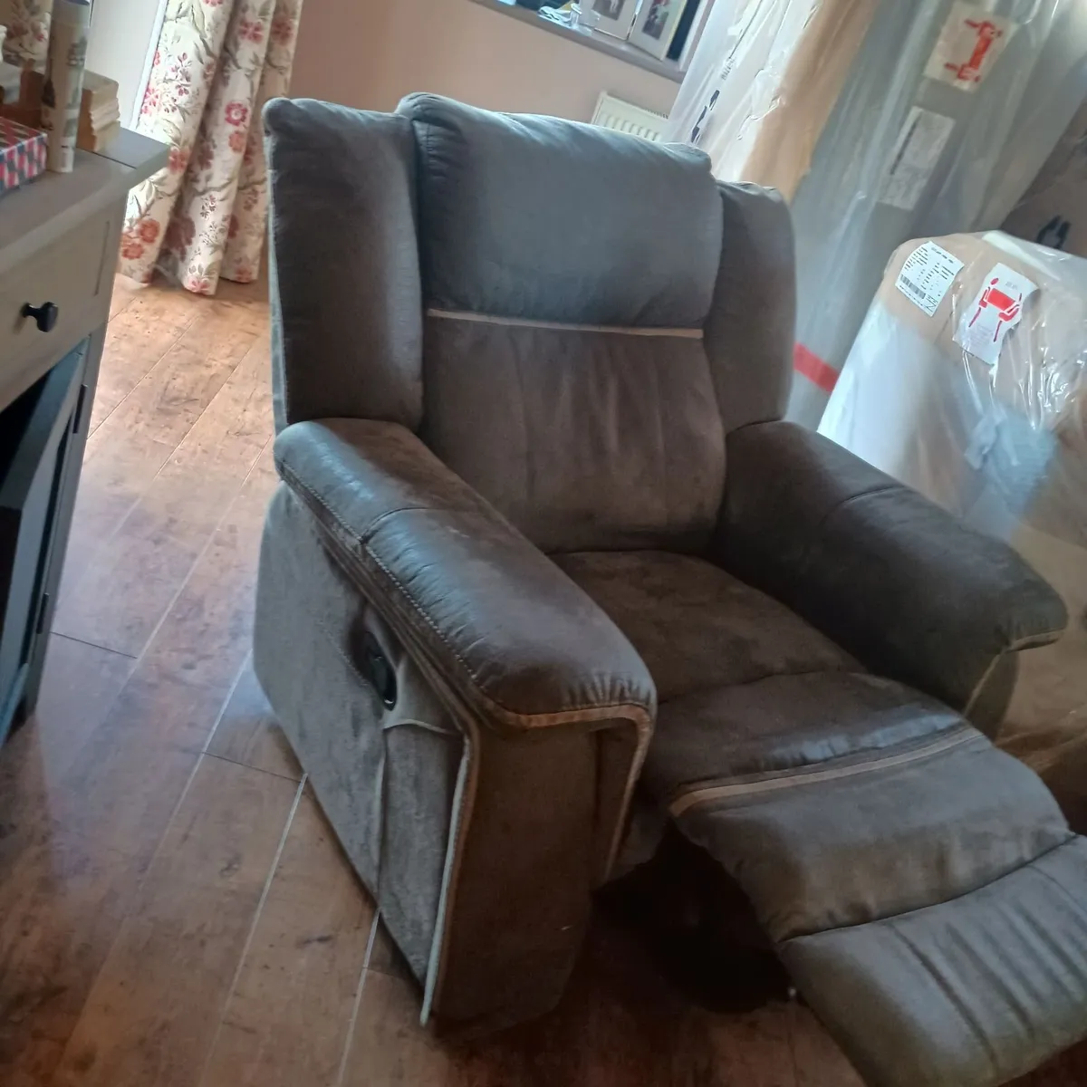 Recliner chair - Image 1