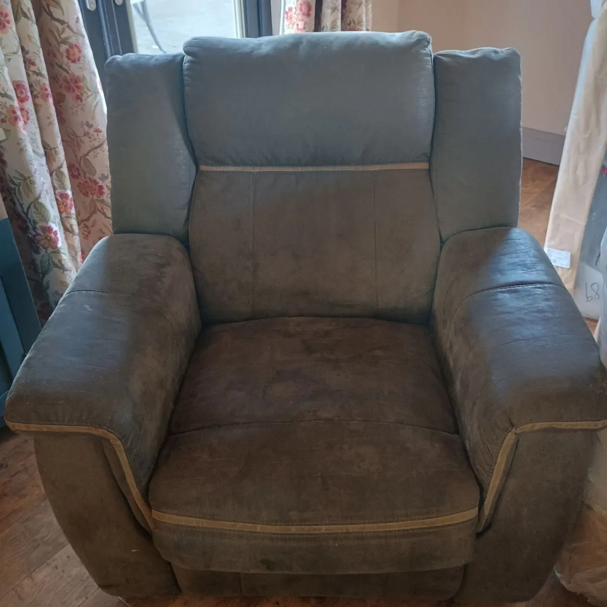Recliner chair - Image 2