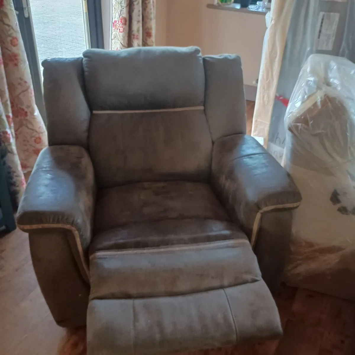 Recliner chair - Image 4