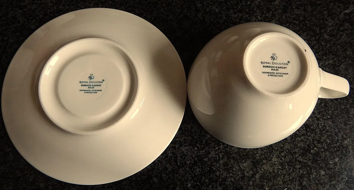6 Royal Doulton Gordon Ramsay Maze Cups & Saucers - Image 3