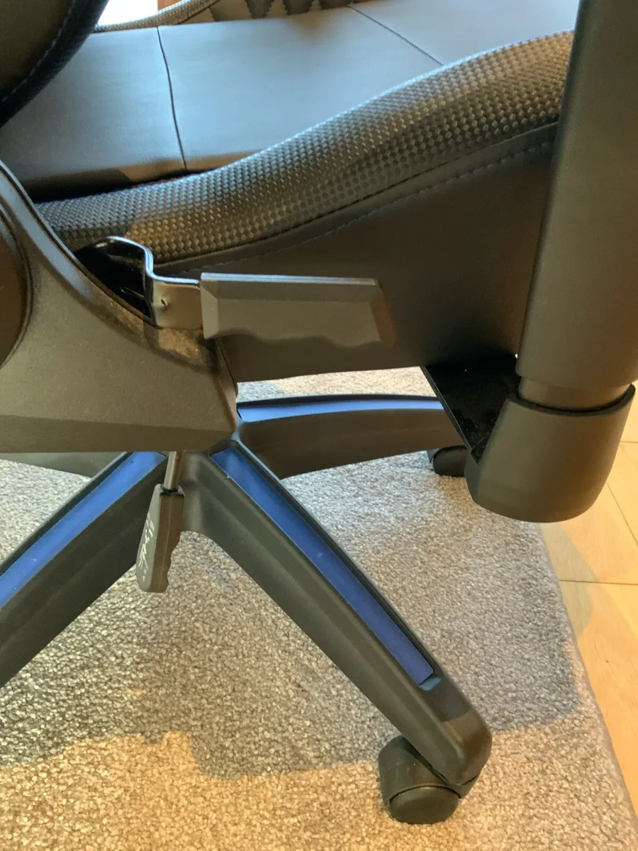 Gaming Chair - Image 4