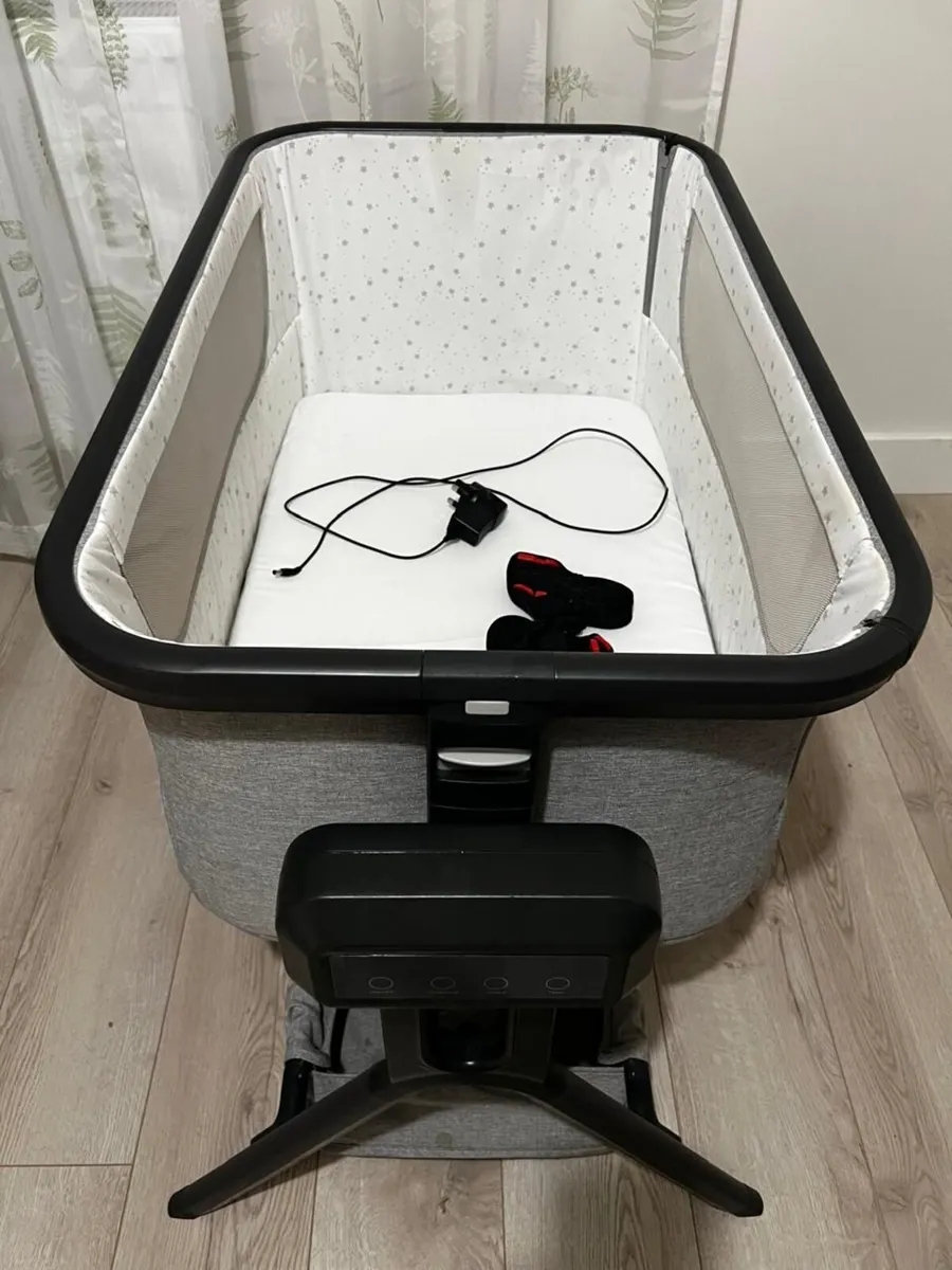 Baby Elegance Co-Glide Electric Crib – Like New - Image 1