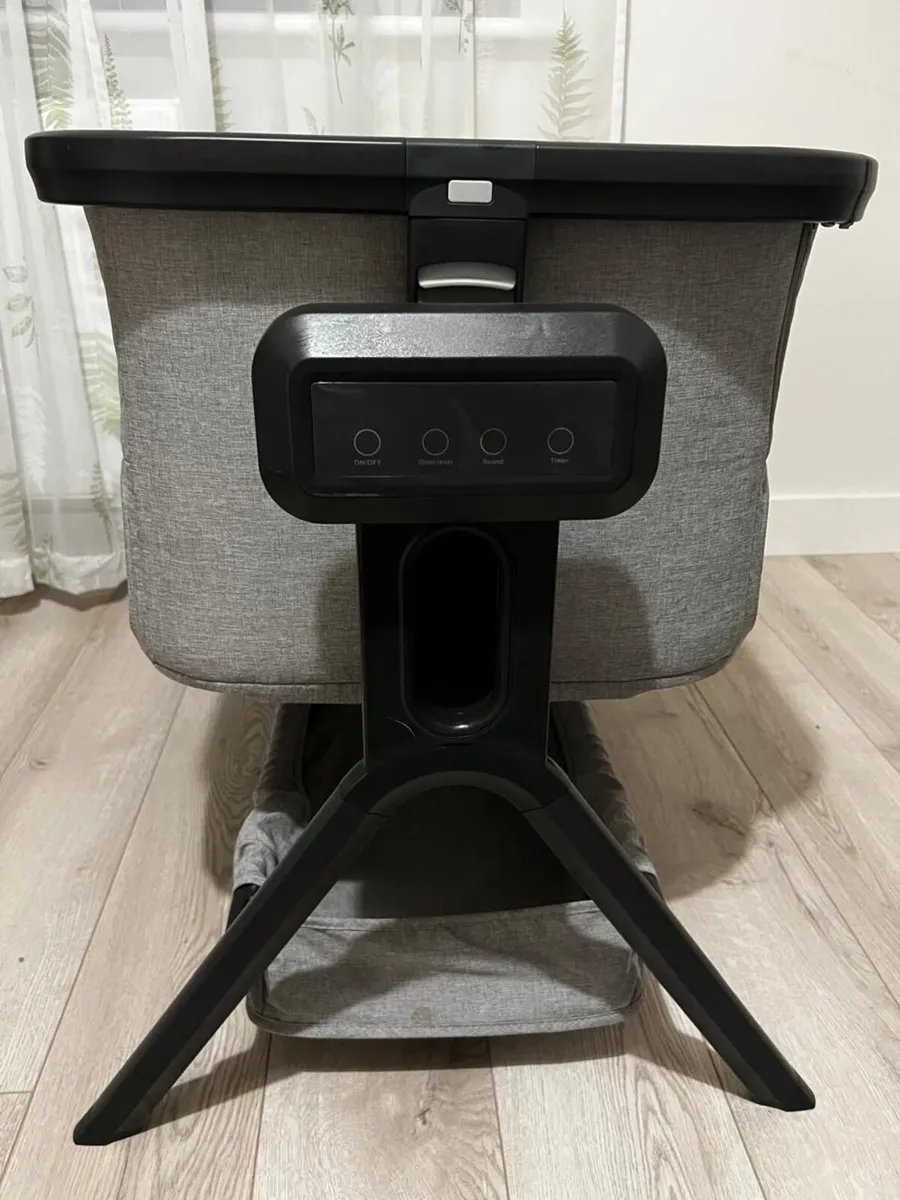 Baby Elegance Co-Glide Electric Crib – Like New - Image 3