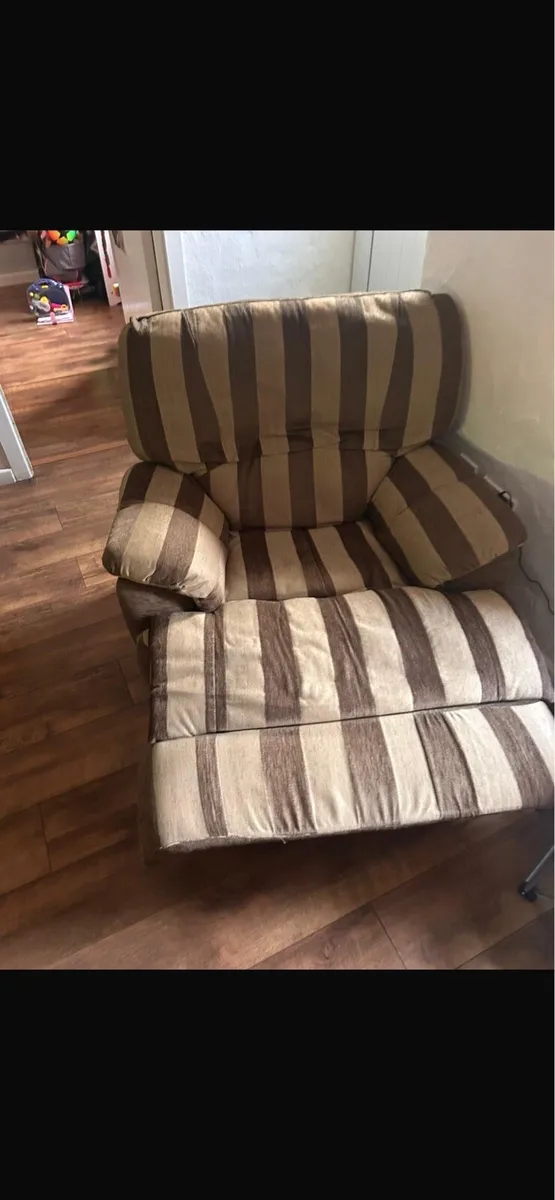 Free to take away Couch and 2 arm chairs - Image 3