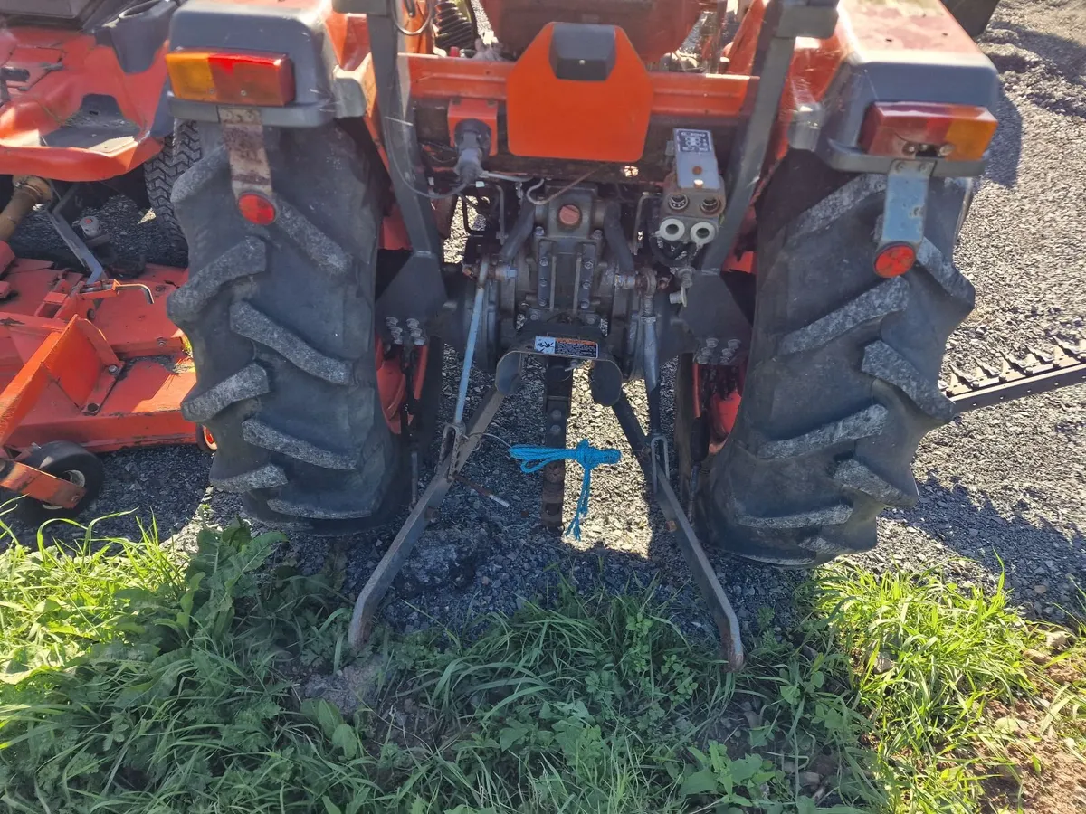 Kubota 45hp Compact Tractor only 400 hours - Image 4