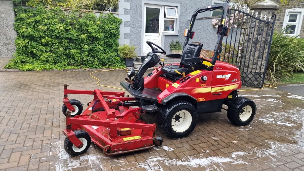 Shibaura CM374 37hp outfront ride on mower - Image 2
