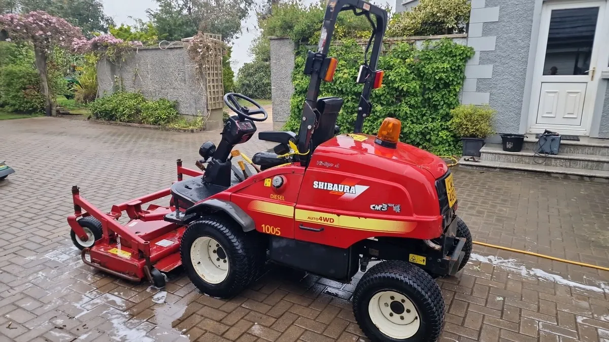 Shibaura CM374 37hp outfront ride on mower - Image 3