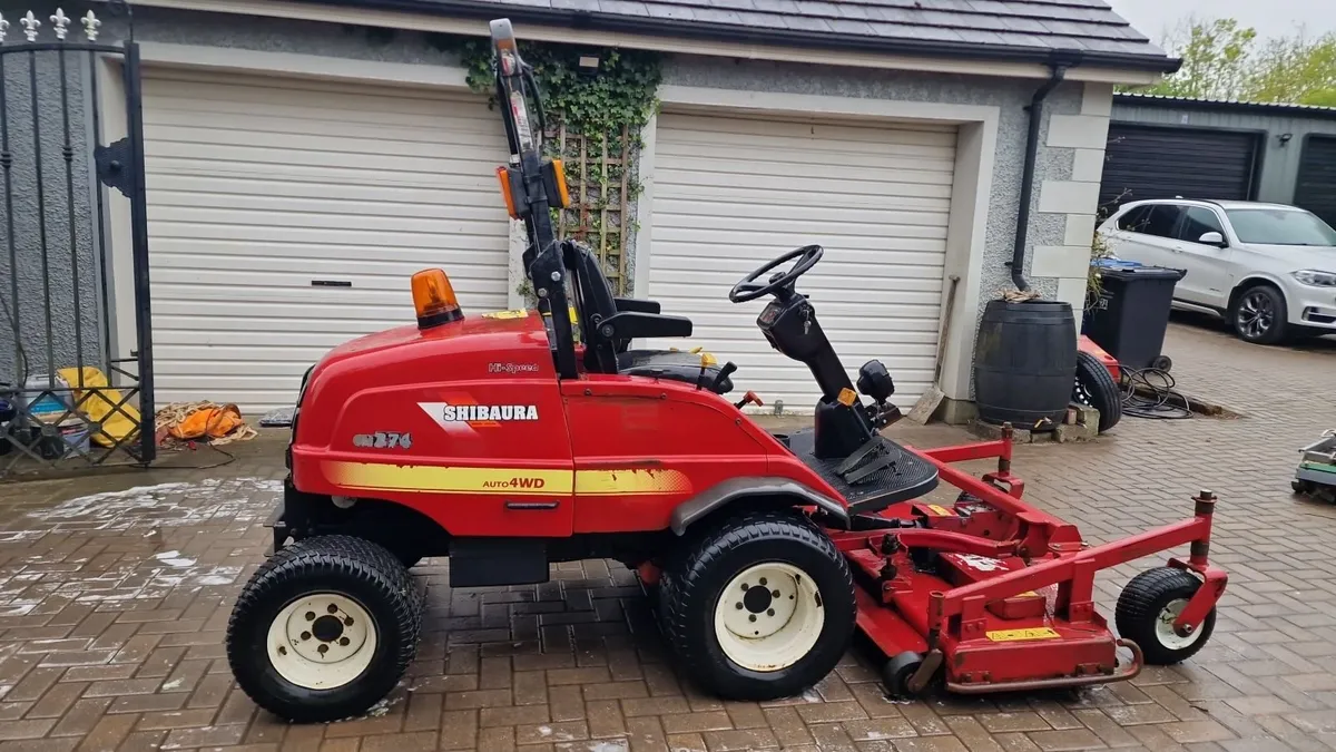 Shibaura CM374 37hp outfront ride on mower - Image 4