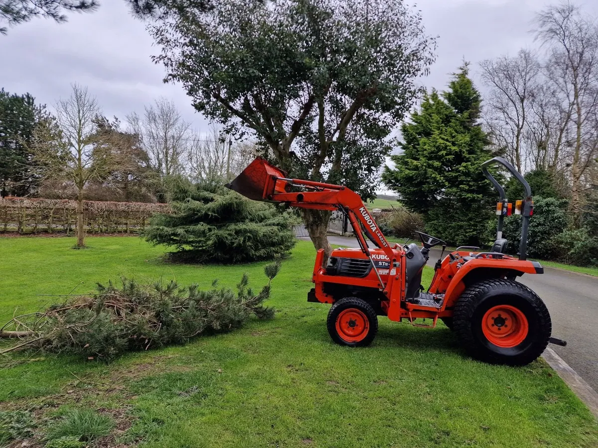 Kubota ST30 Compact Tractor with Loader - Image 2