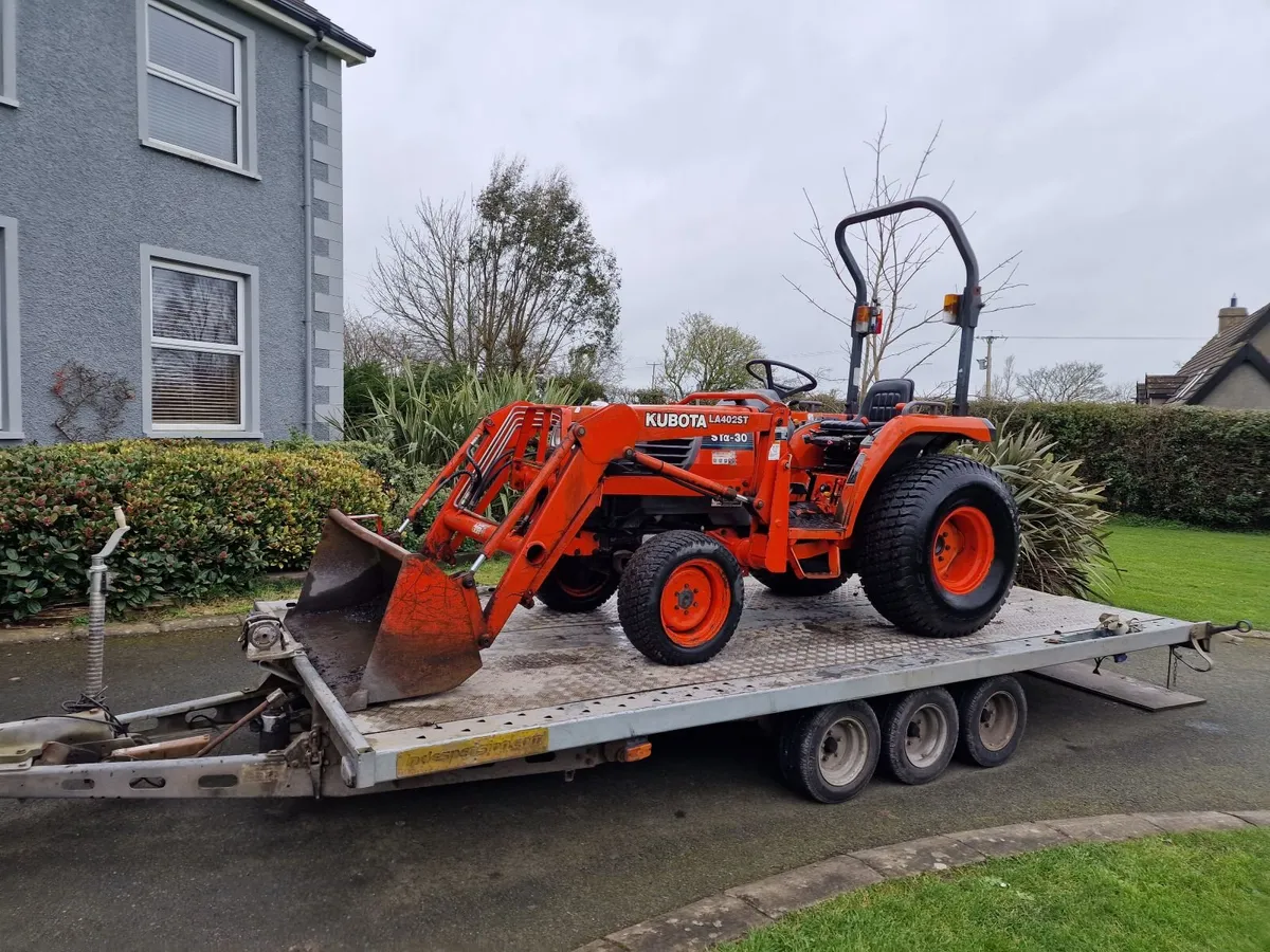 Kubota ST30 Compact Tractor with Loader - Image 3