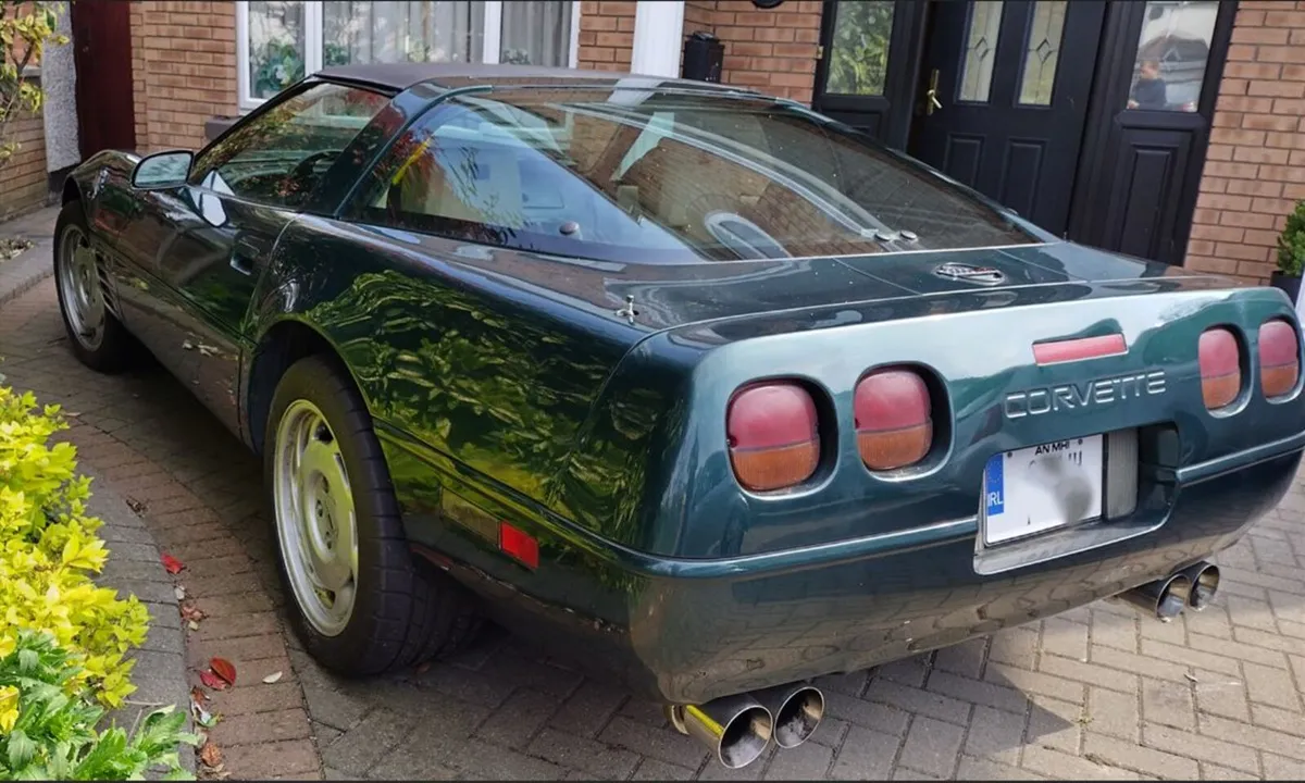 Chevrolet Corvette Coupe 1992 - Image 2