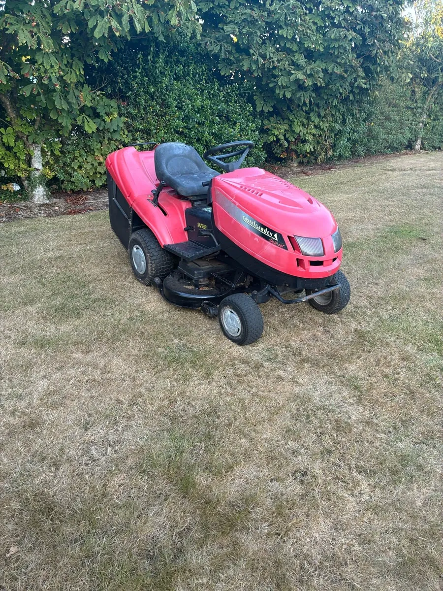 Ride on lawnmower - Image 1