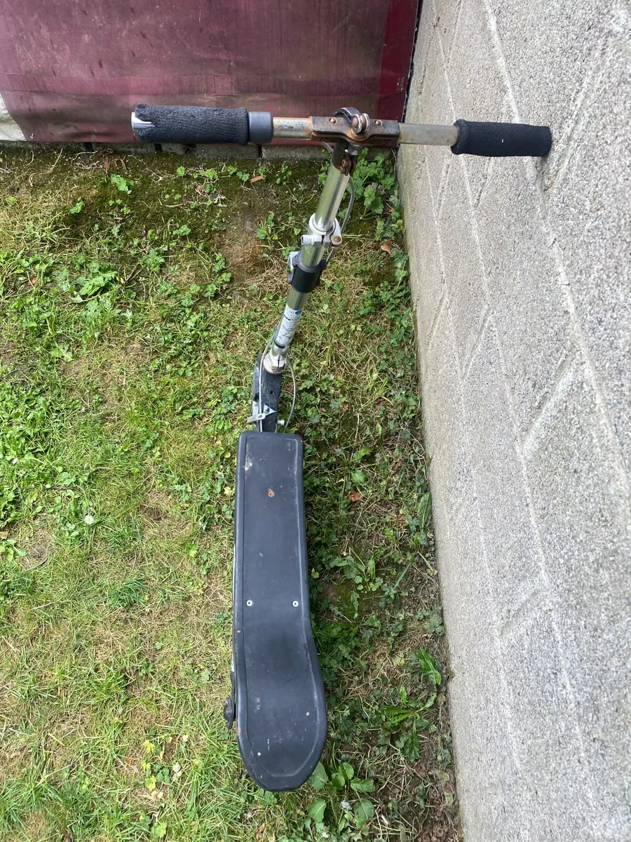 Foldable space scooter - Image 2
