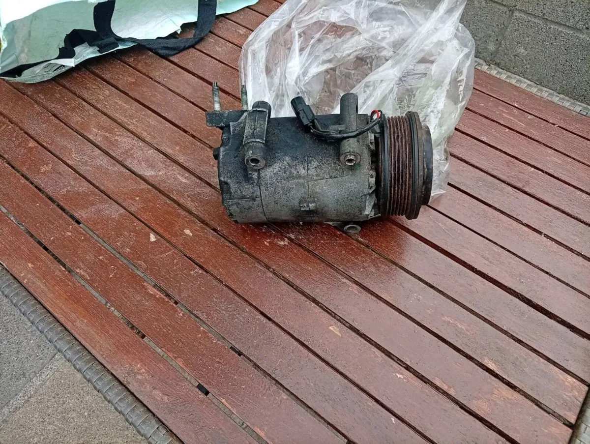 2014 ford Kuga ac compressor  car breaking car par - Image 1