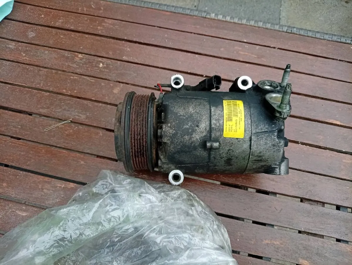 2014 ford Kuga ac compressor  car breaking car par - Image 2