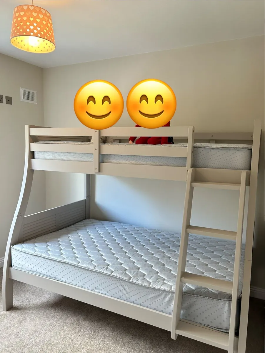 Bunk bed & mattresses - Image 1