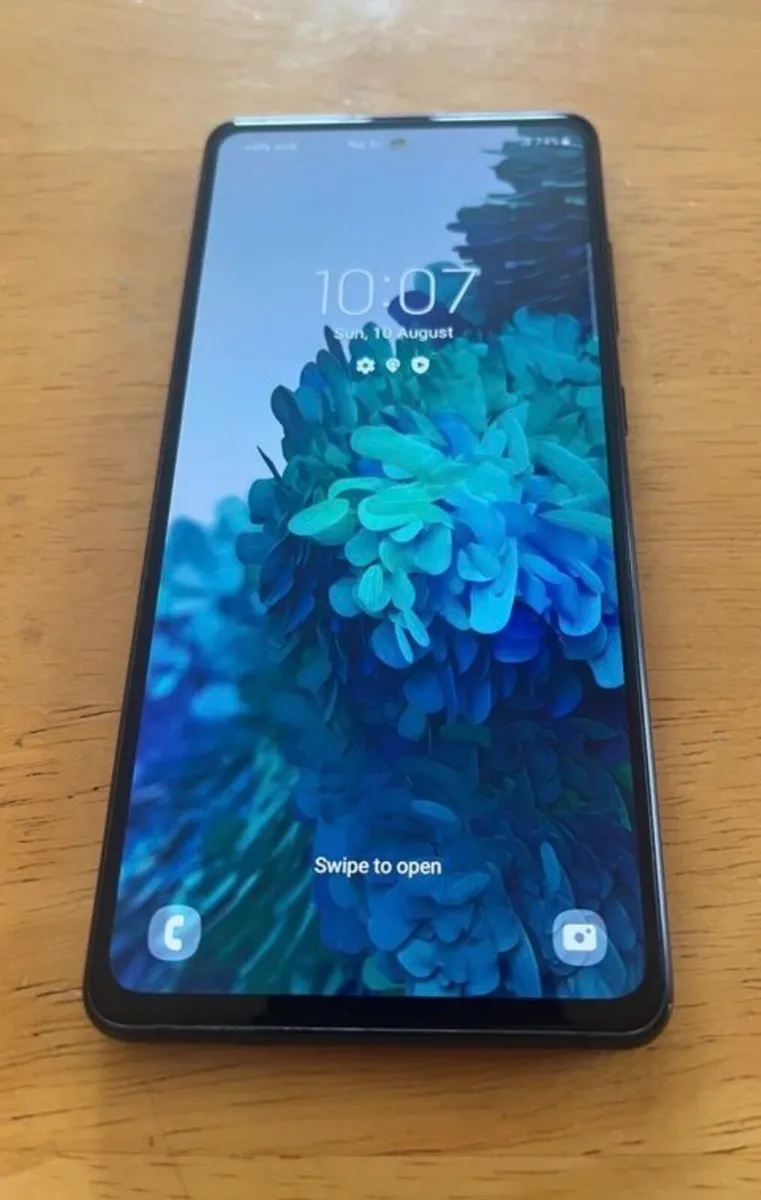 Samsung Galaxy S20 FE 5g 128gb V Good Condition - Image 1