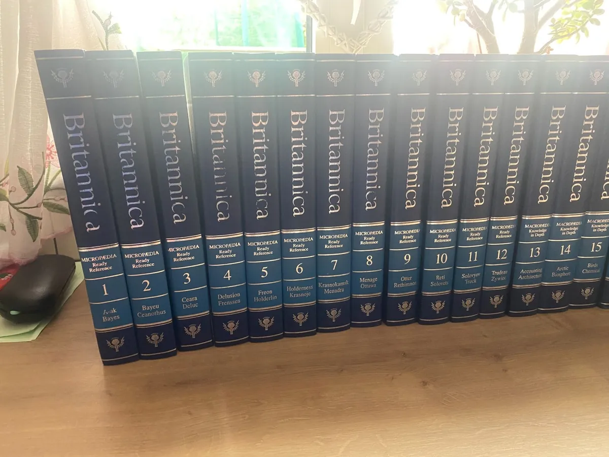 Britannica micro/macropaedia knowledge in depth bo - Image 1