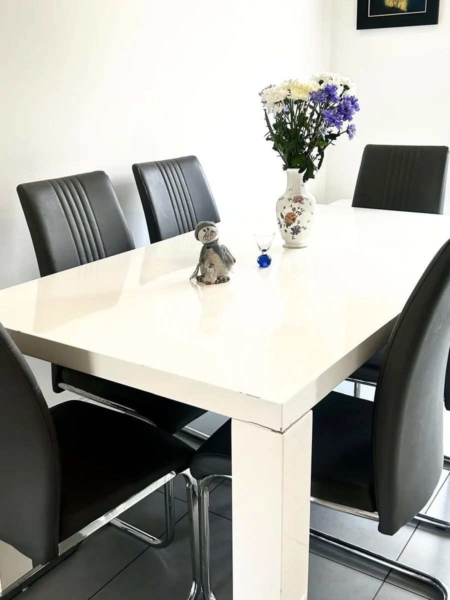Table and Chairs - Image 1