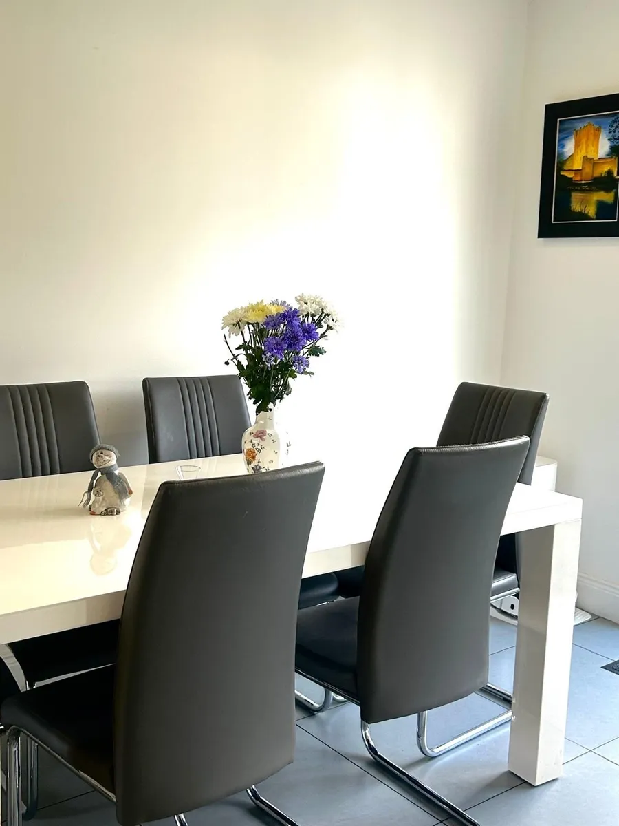 Table and Chairs - Image 2