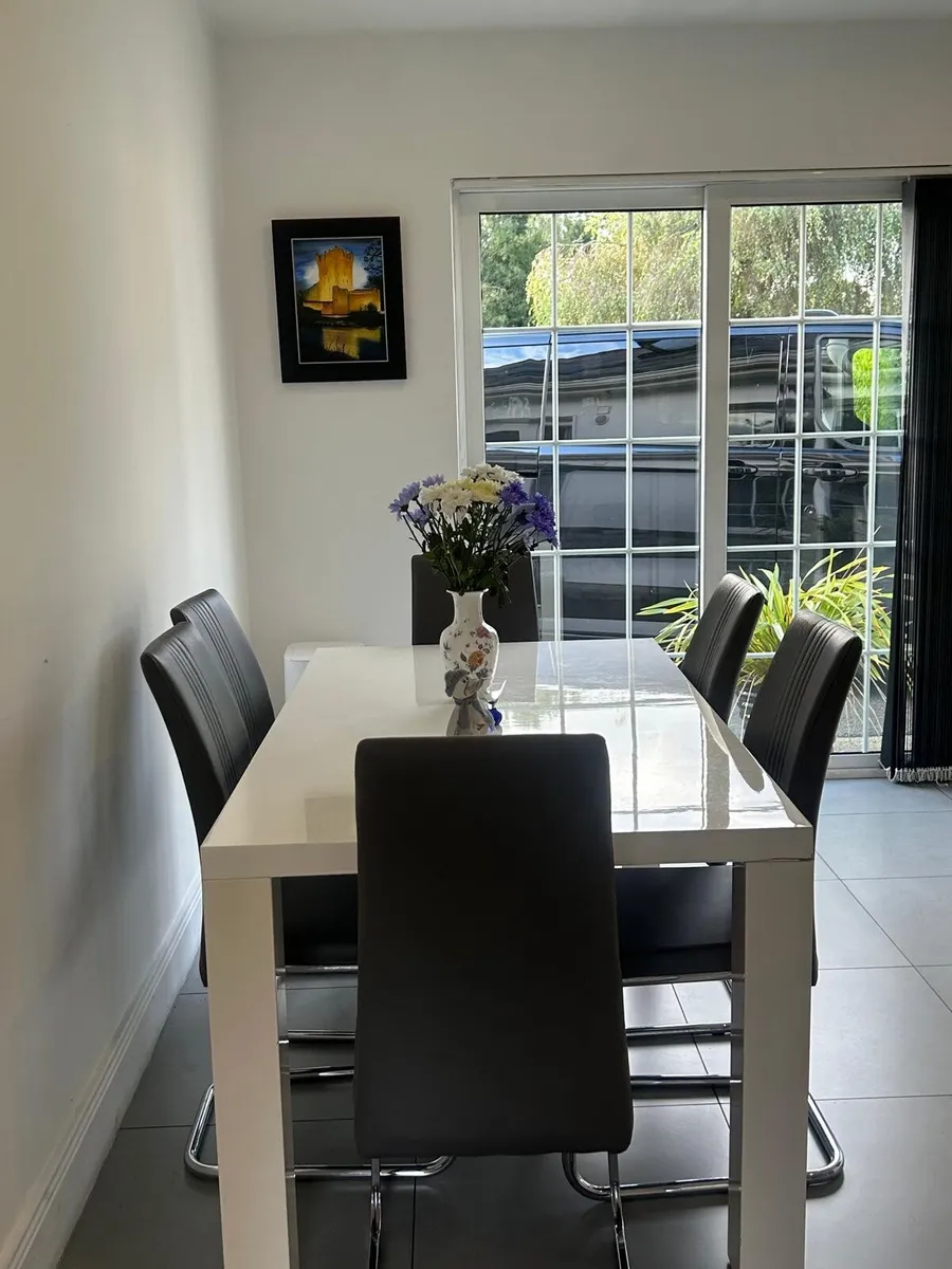 Table and Chairs - Image 3