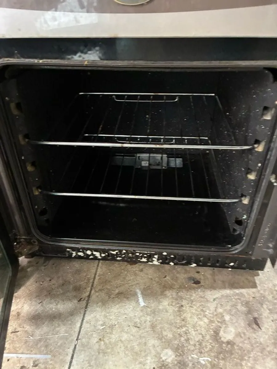 gas hob and oven - Image 2