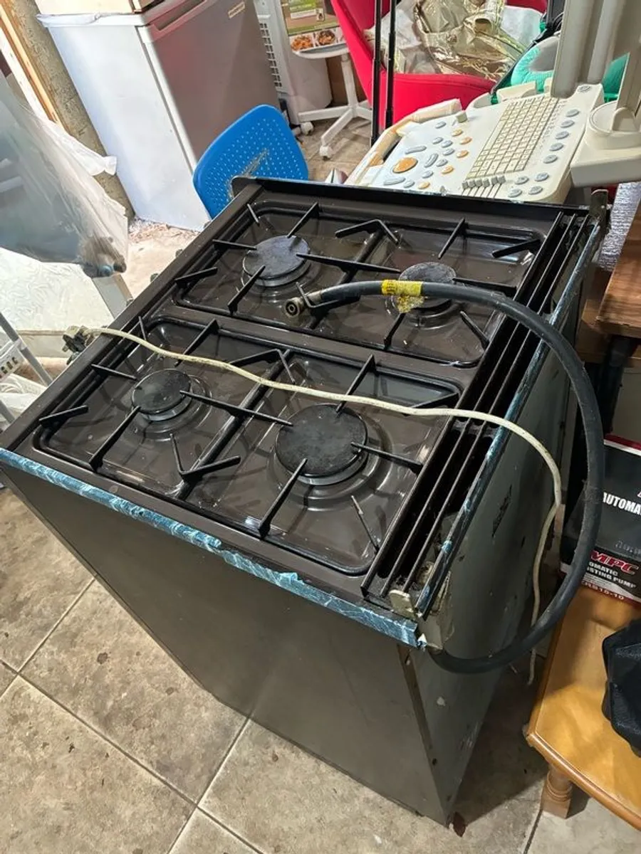 gas hob and oven - Image 4