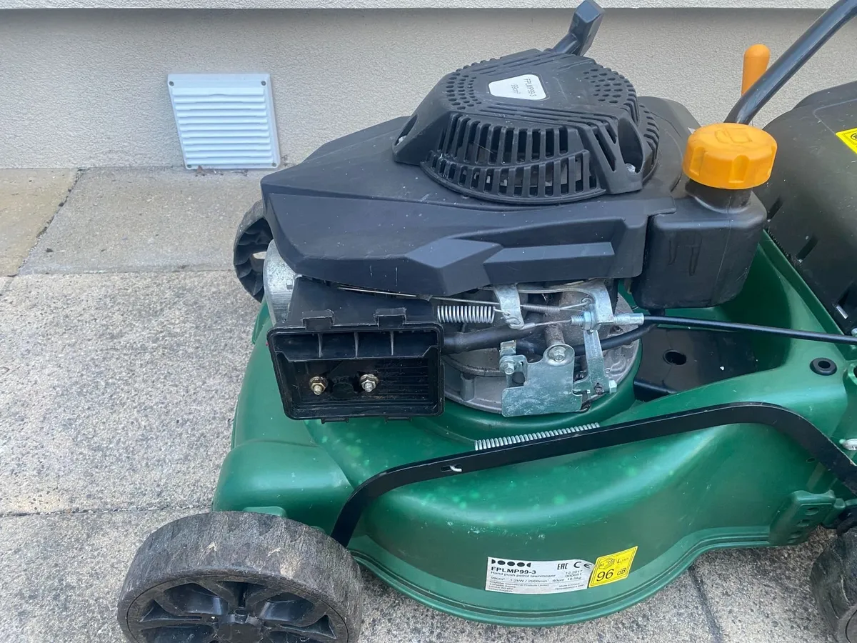 Petrol lawnmower - Image 3