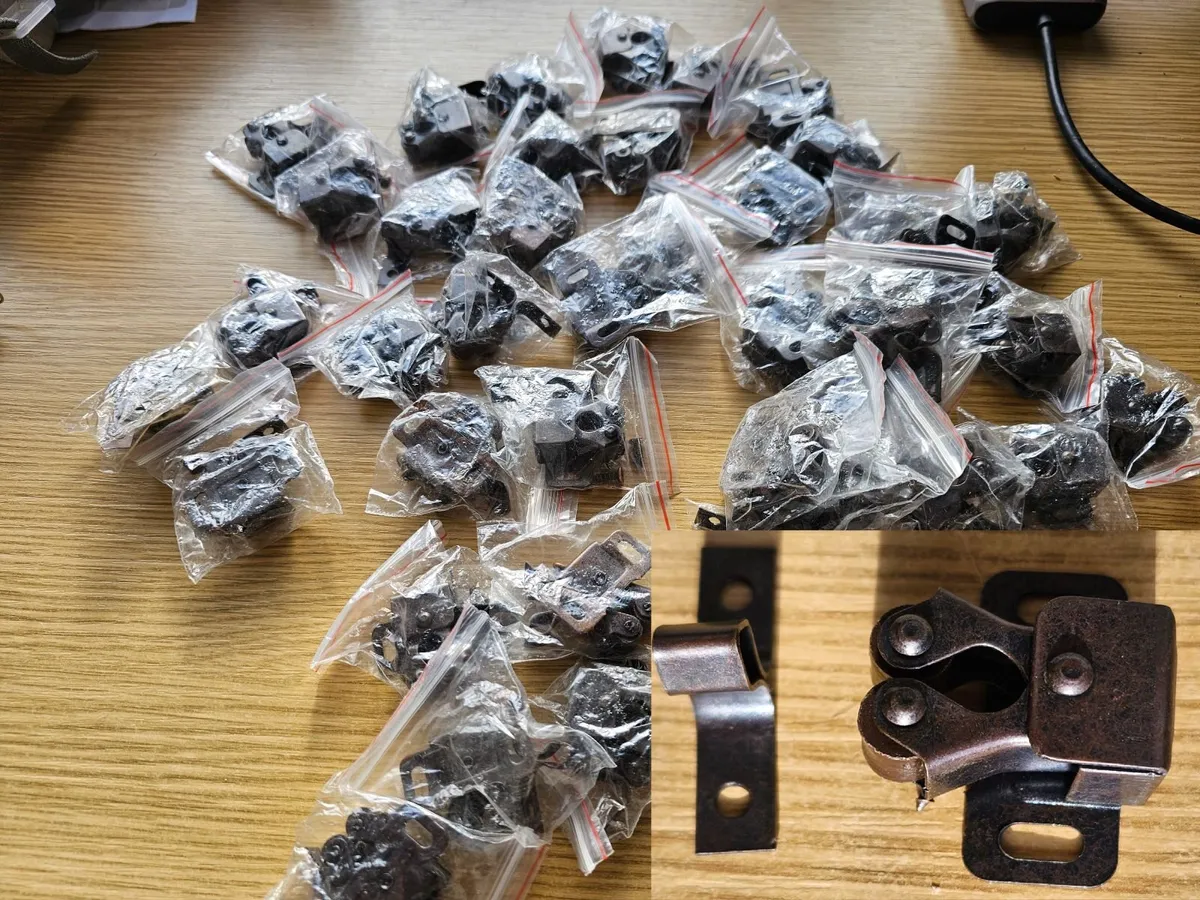 40 Roller Cabinet Latches Bronze Catch 40 pack - Image 4