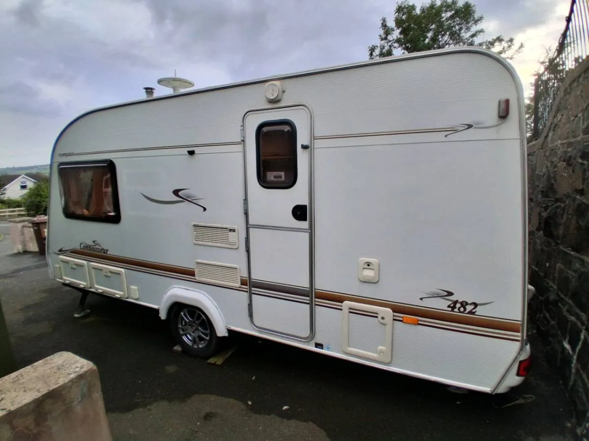 2006 Compass Connoisseur 2 berth caravan - Image 3