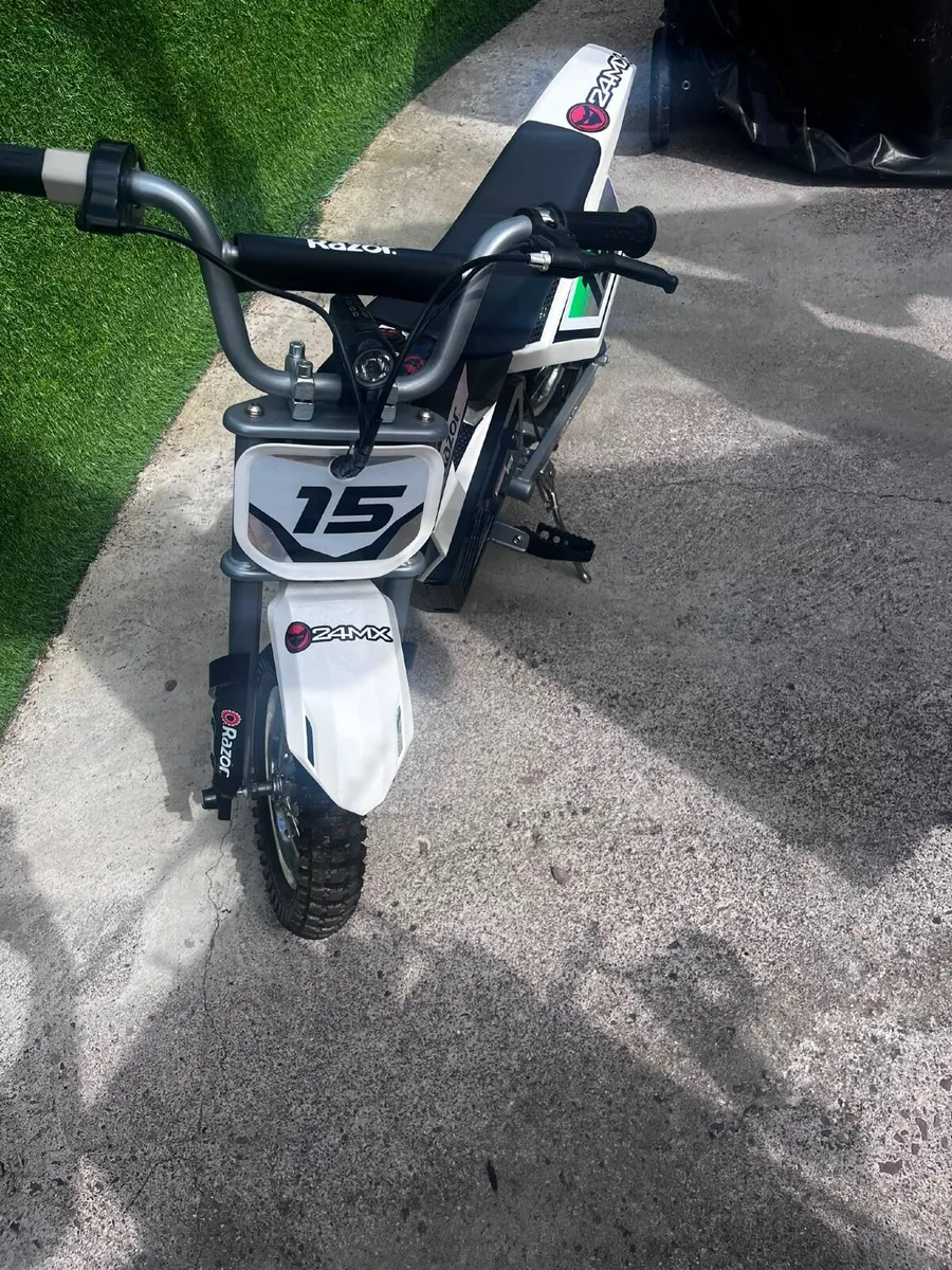 Razor MX400 Electric Motocross Dirt Bike for Teens - Image 3