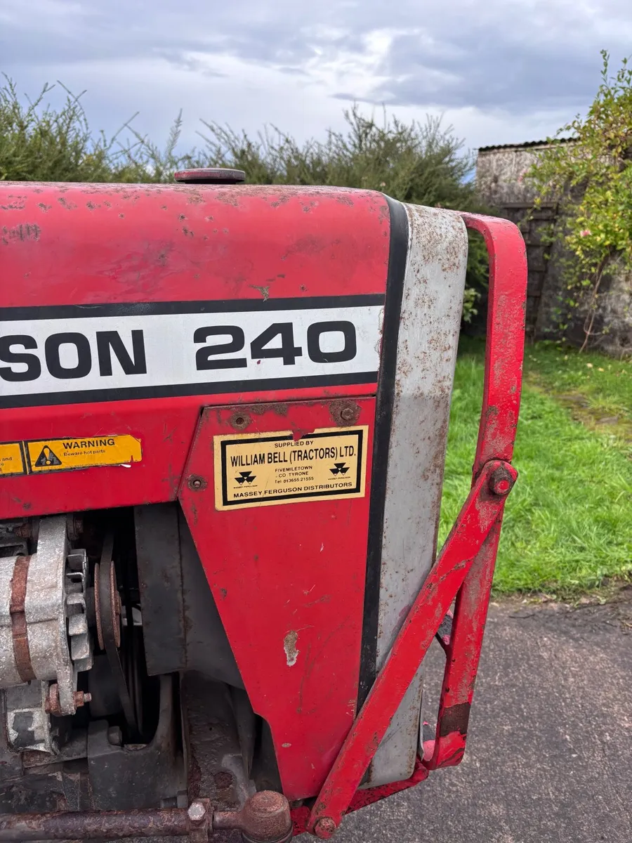 Massey Ferguson 240  1985 - Image 2
