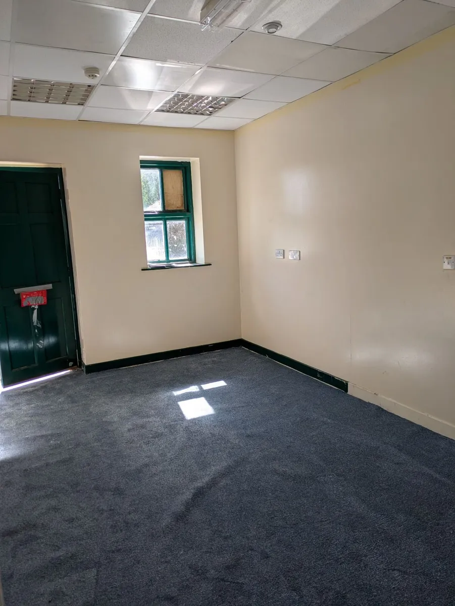 Office or work shop - Image 2