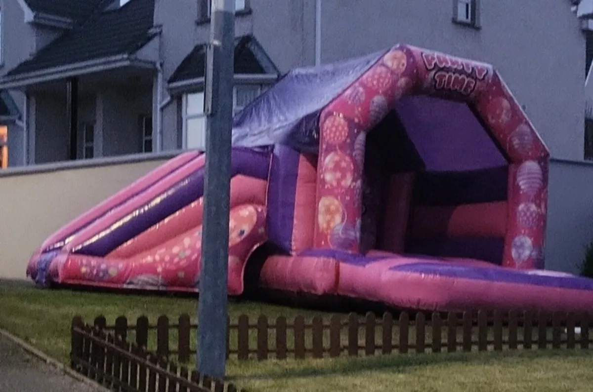 Bouncy castle - Image 1