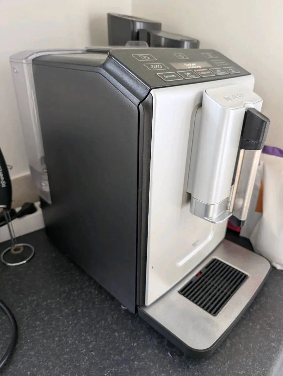 Bosch VeroCup 300 Fully Automatic Coffee Machine - Image 1