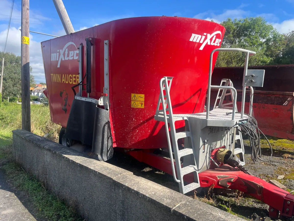 Used Mixtec 18Cube Twin Tub Diet Feeder - Image 1