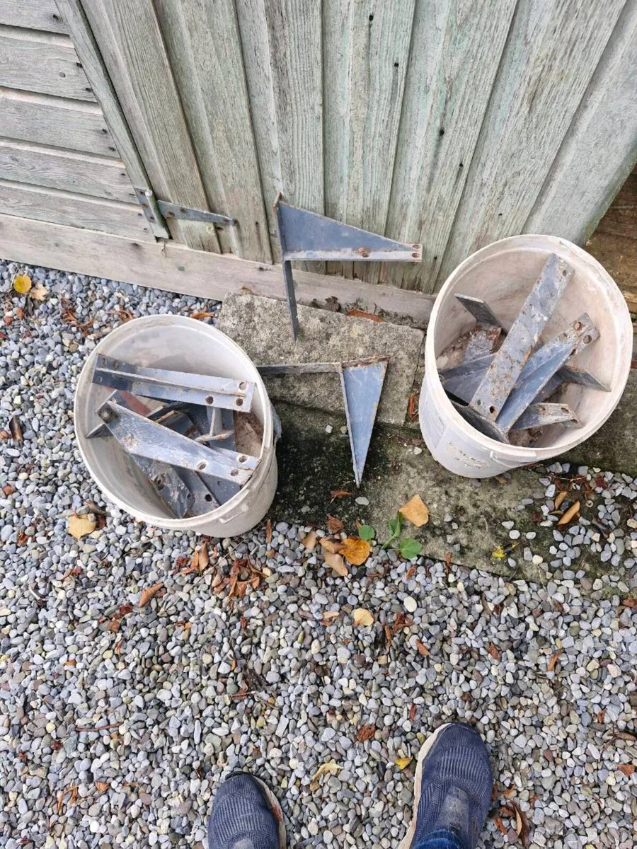 Steel brackets - Image 2