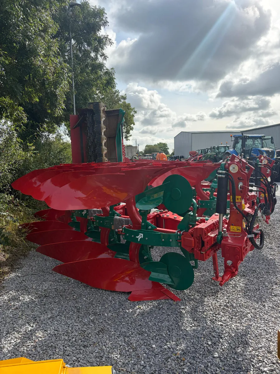 Kverneland Ploughs In Stock - Image 4