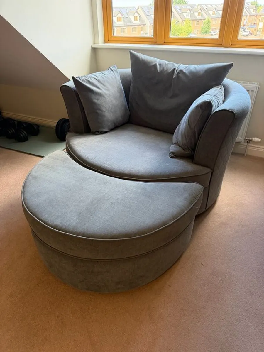 swivel couch - Image 1