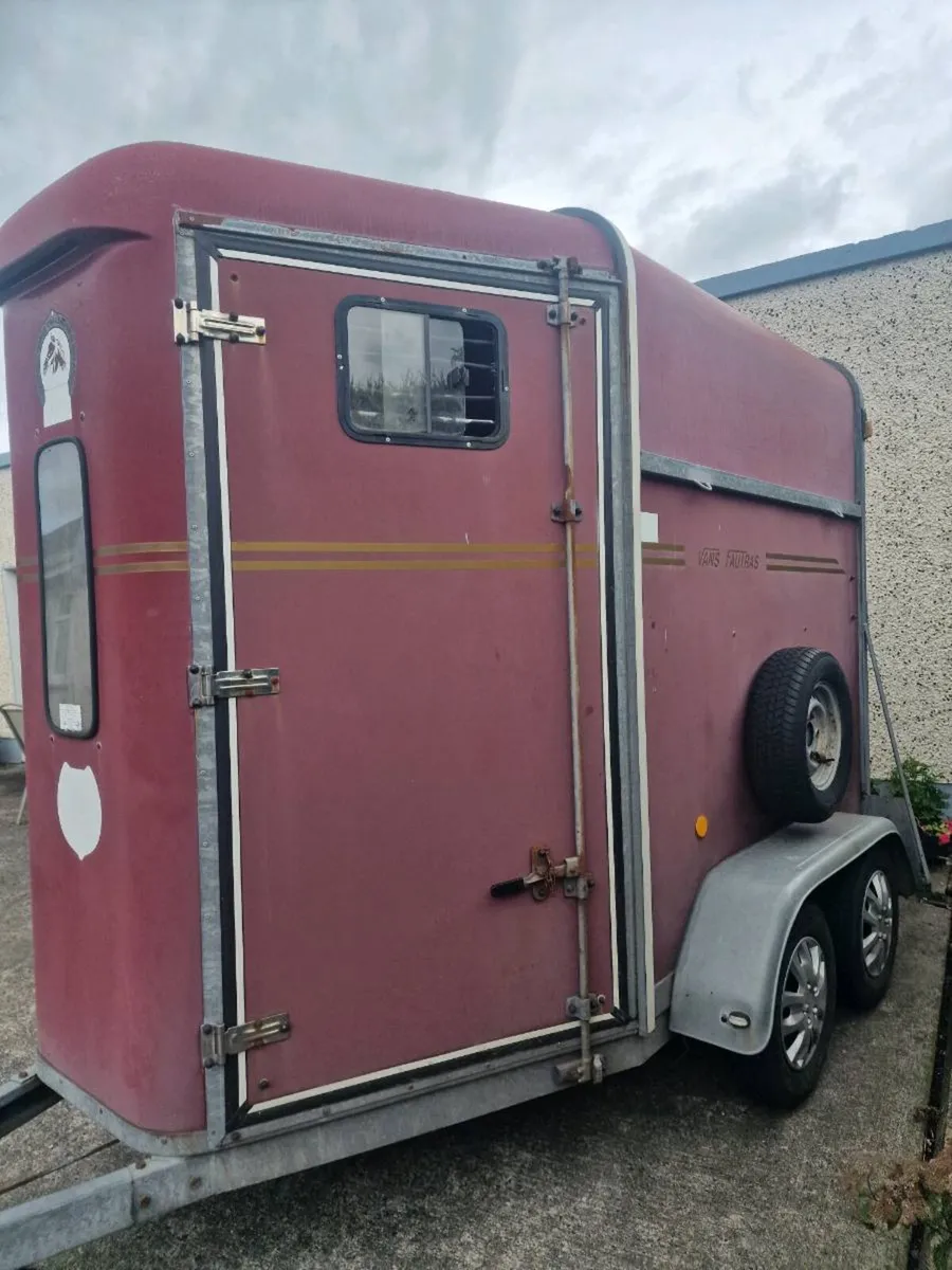 2 Horse Vans Fautras Trailer - Image 3