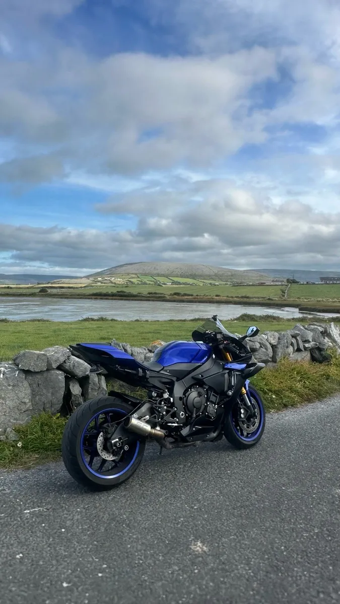 Yamaha R1 - Image 4