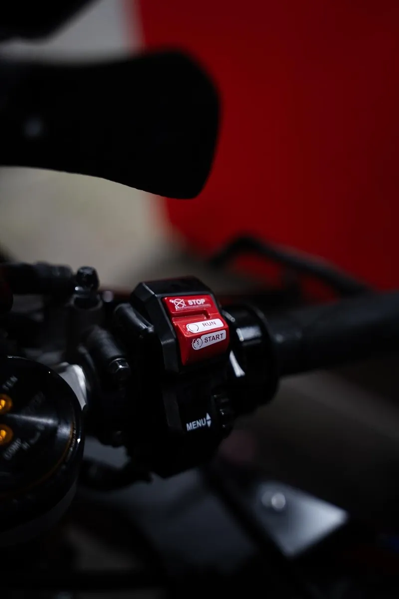Yamaha R1 - Image 3