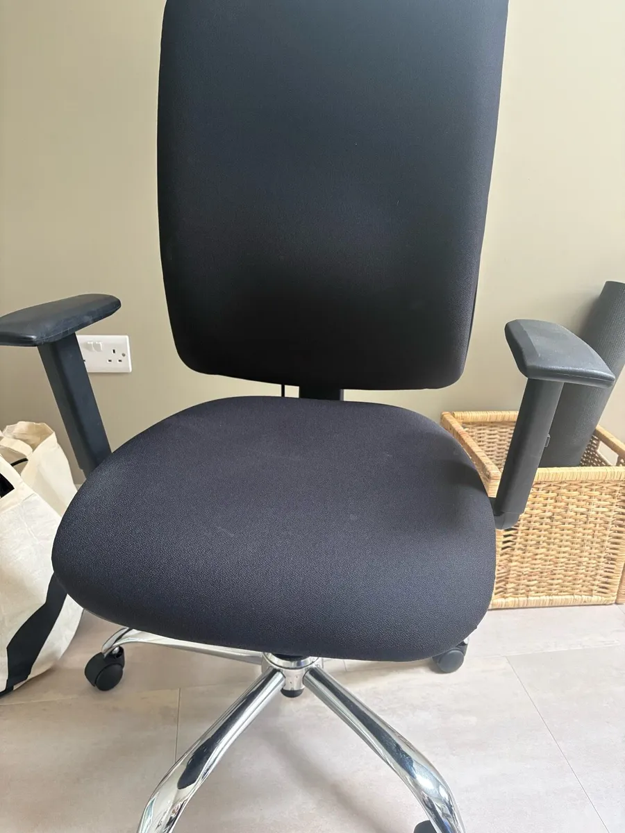 Ergonomic office Chair - Image 1