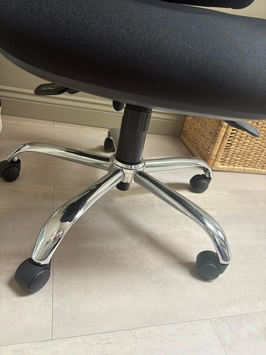 Ergonomic office Chair - Image 2
