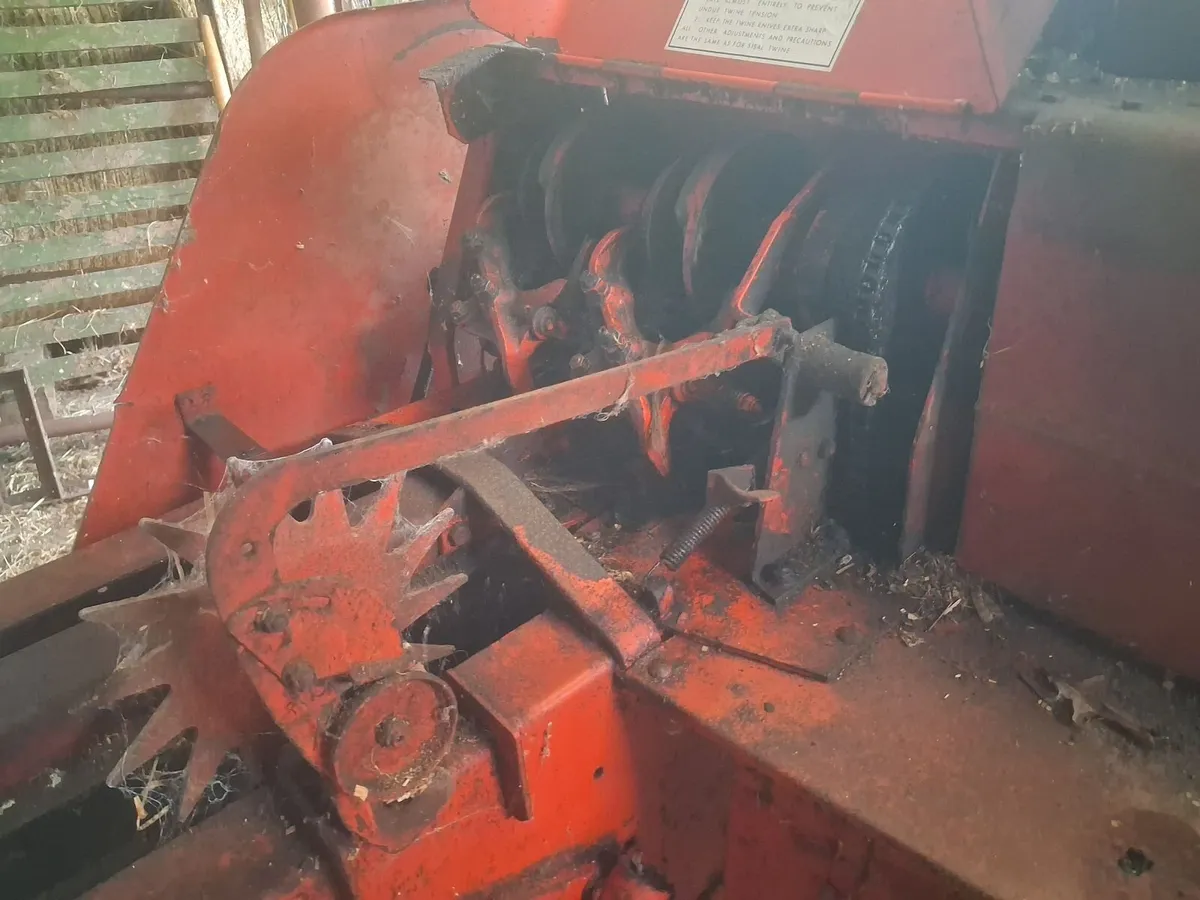 massey ferguson 20-8 baler - Image 4