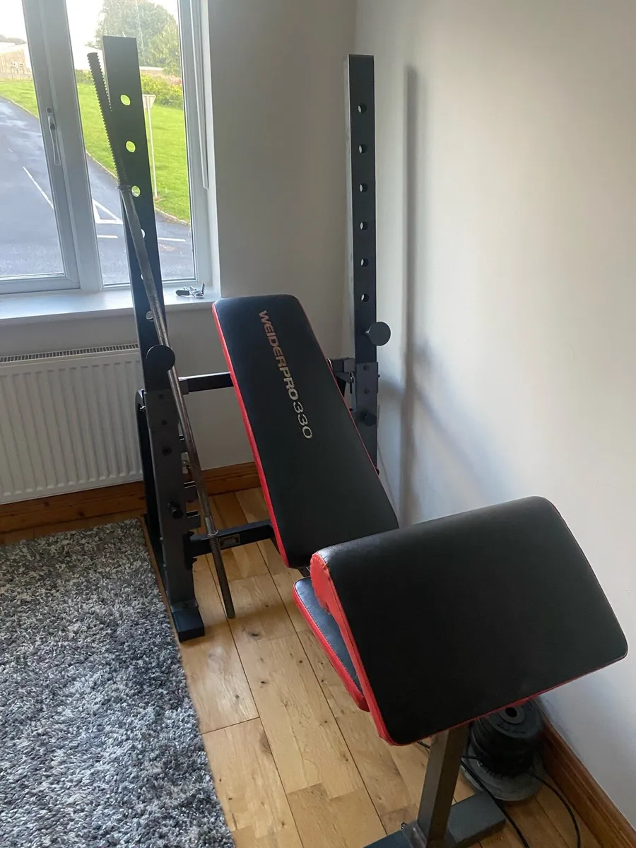Weight bench, bar and metal weights - Image 1